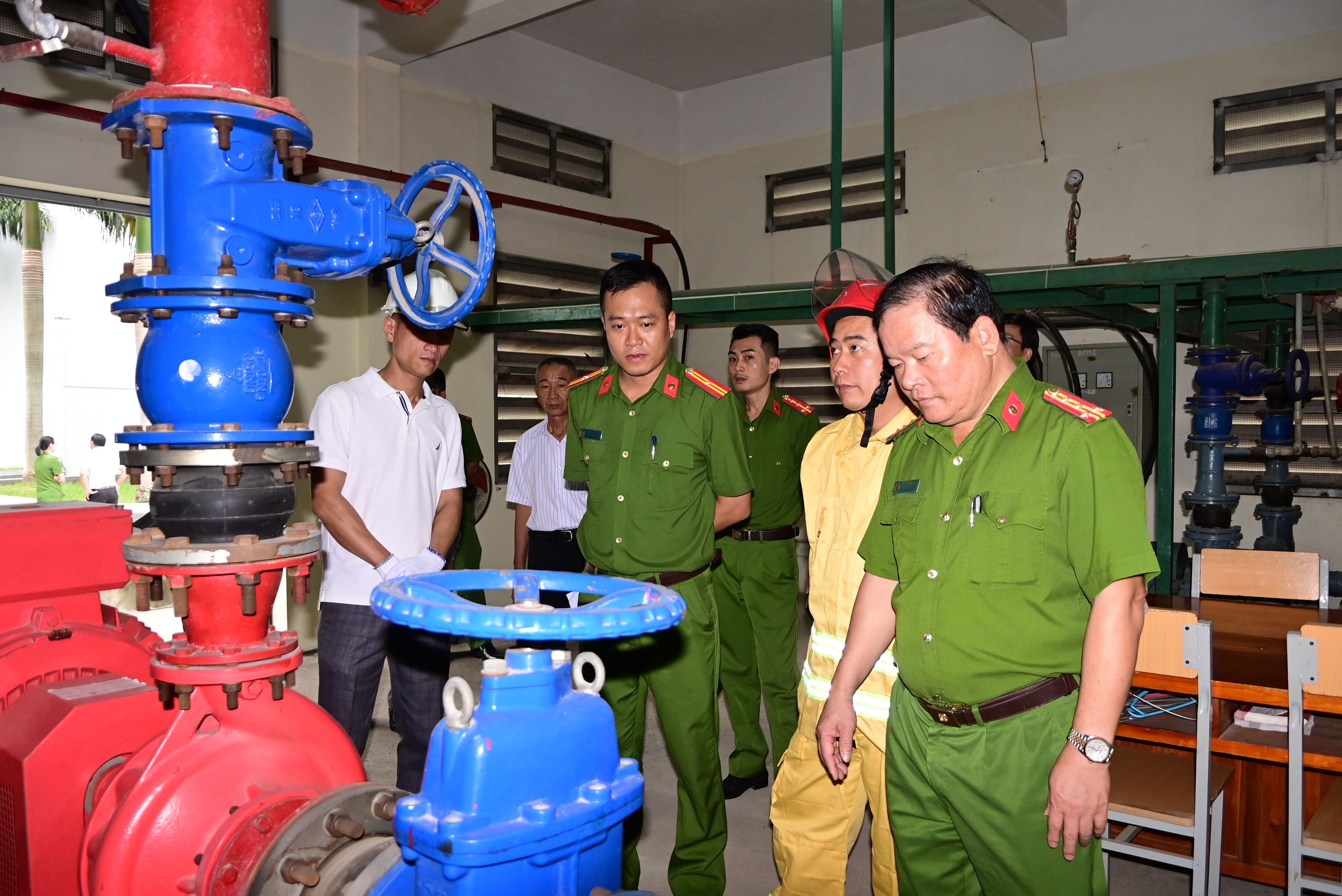 Kiểm tra công tác PCCC và CNCH tại Khu nhà ở sinh viên tập trung